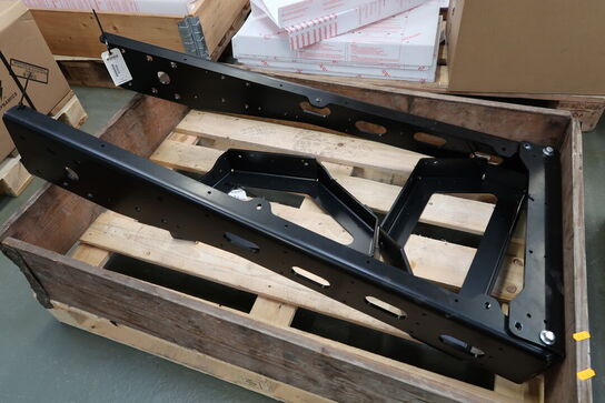 2 stk. paller med varelager/reseverdele