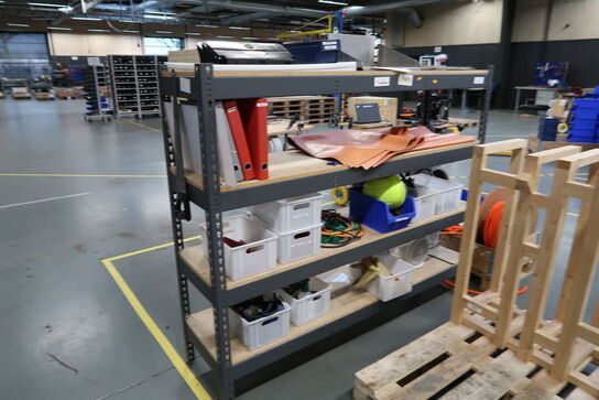 Lagerreoler med div. Varelager og værktøj