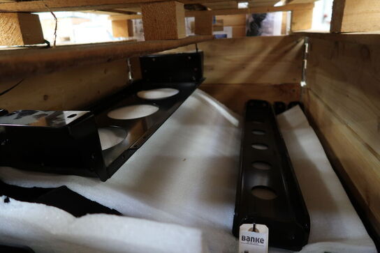 3 stk. paller med varelager/reseverdele