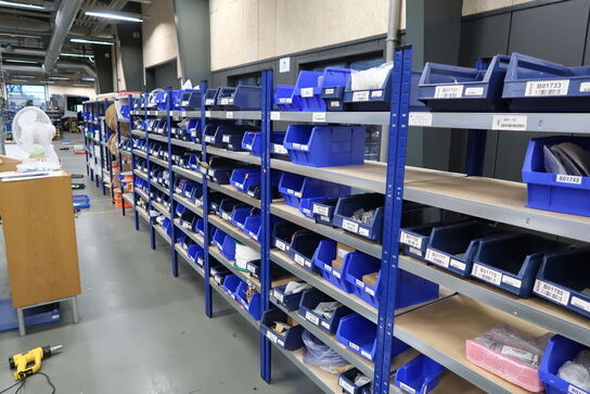 Div. Varelager og værktøj på reoler