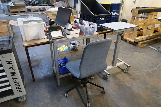 Skrivbord, kontorstol samt div. Varelager og reservedele
