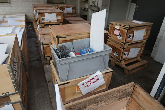 Div. Batterier, varelager, reservedele m.m.