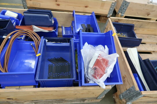 2 stk. paller med varelager/reseverdele