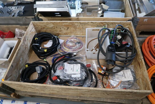 11 stk. paller med varelager og reservedele