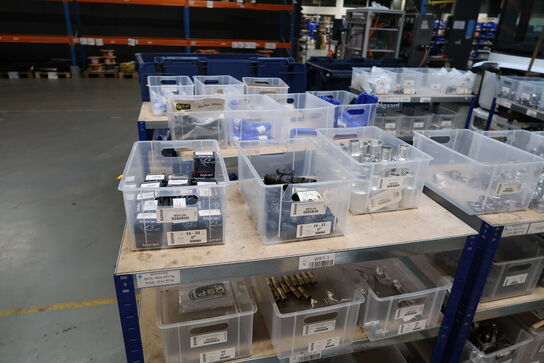 Div. Varelager/reservedele samt lagerreoler