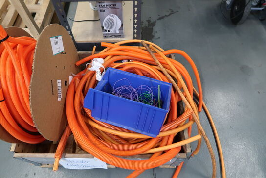 Lagerreoler med div. Varelager og værktøj