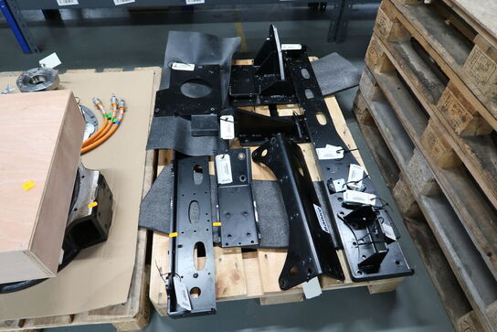 2 stk. paller med div. Varelager