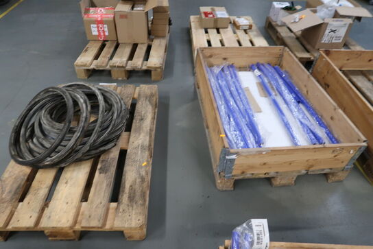 6 stk. paller med varelager/reservedele