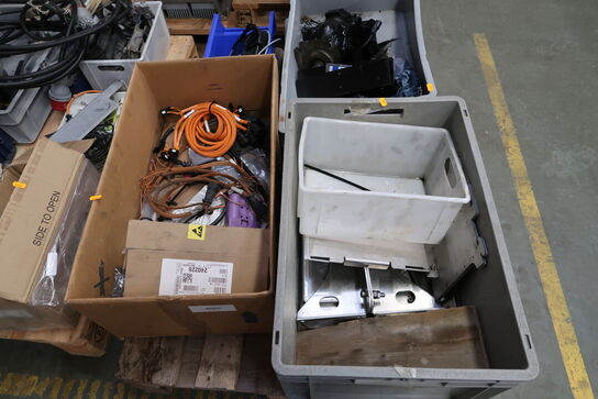 3 stk. paller med varelager/reseverdele