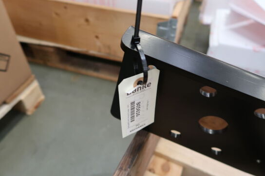 2 stk. paller med varelager/reseverdele