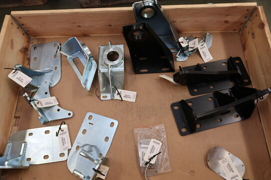 2 stk. paller med varelager/reseverdele