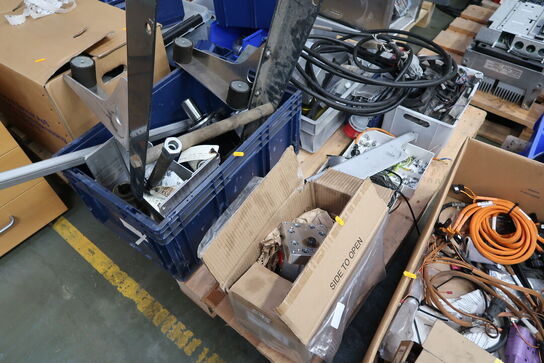 3 stk. paller med varelager/reseverdele