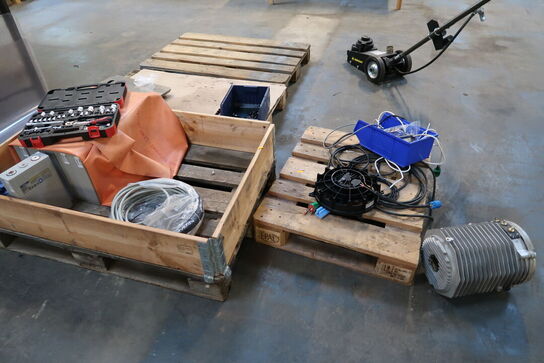 Div. Paller med værktøj og varelager