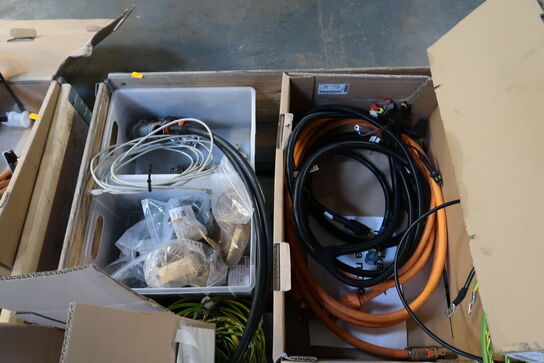 2 stk. paller med varelager/reservedele