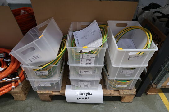 2 stk. paller med Div. Varelager/Reservedele