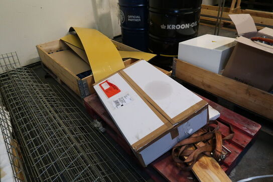 3 stk. paller med varelager/reseverdele