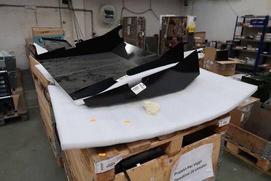 3 stk. paller med varelager/reseverdele