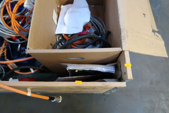 2 stk. paller med varelager/reservedele