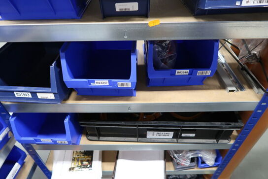 2 stk. lagerreoler med div. Varelager