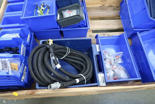 2 stk. paller med varelager/reseverdele