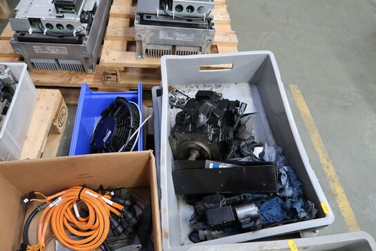 3 stk. paller med varelager/reseverdele