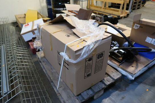 3 stk. paller med varelager/reseverdele