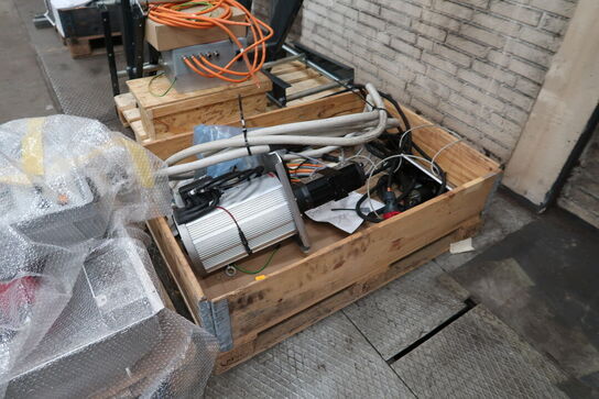 4 stk. paller med varelager/reservedele