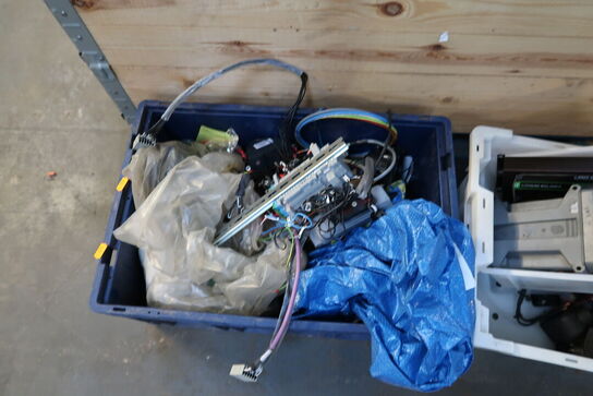 2 stk. paller med varelager/reservedele