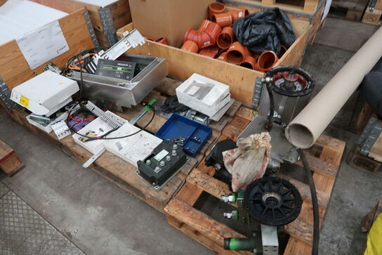 Div. Batterier, varelager, reservedele m.m.