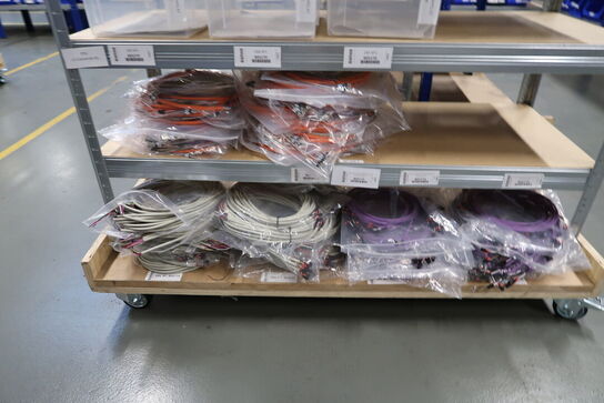 3 fag lagerreoler med div. Varelager