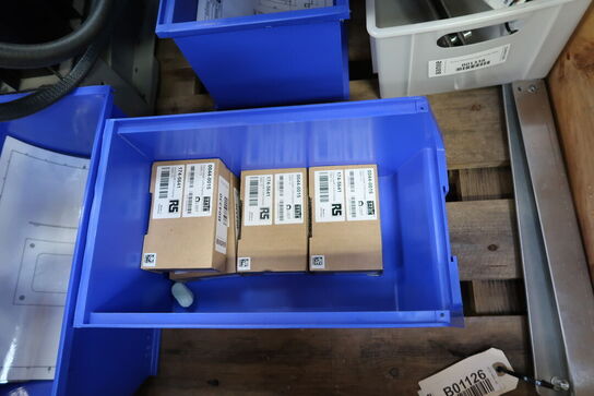 2 stk. paller med varelager/reseverdele