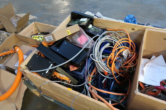 2 stk. paller med varelager/reservedele