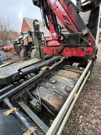 Lastbil MAN TGM 15.240 med Kran