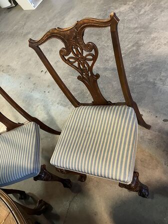 Rundt Bord + 8 Stole