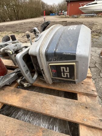 Påhængsmotor EVINRUDE 25 + Brændstofsdunk