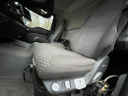 Lastbil MAN TGM 15.240 med Kran