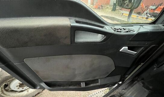 Lastbil MAN TGM 15.240 med Kran