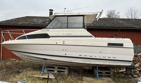 Motorbåd Bayliner 2352 Trophy