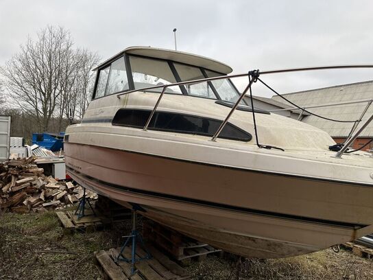 Motorbåd Bayliner 2352 Trophy
