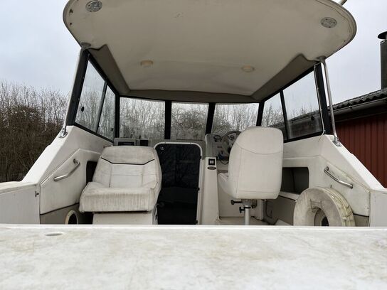 Motorbåd Bayliner 2352 Trophy