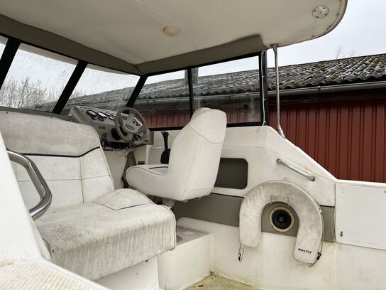 Motorbåd Bayliner 2352 Trophy