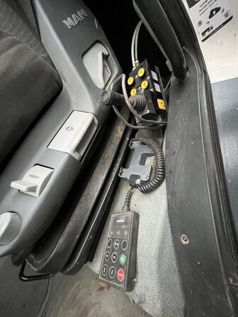 Lastbil MAN TGM 15.240 med Kran