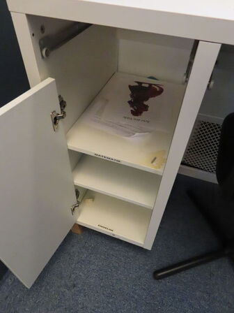 Bord, stol, afskærmning, m.v.