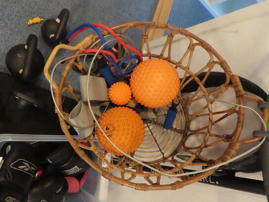 Parti kettlebells, hullahopringe, elastikker, m.v.