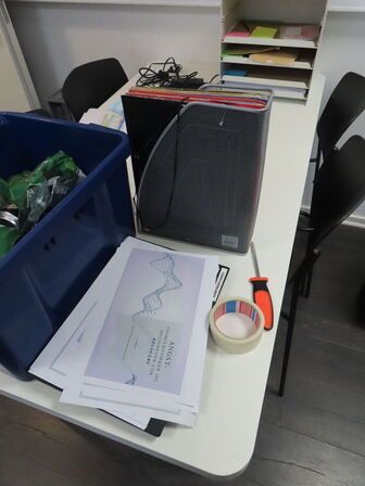 Bord & 2 stk. Stole, m.v.