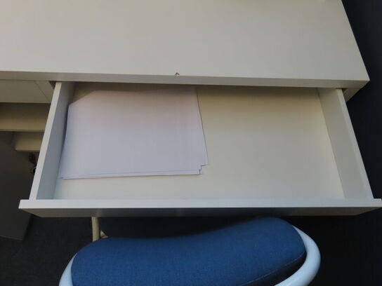 2 stk. Borde & 2 stk. Stole