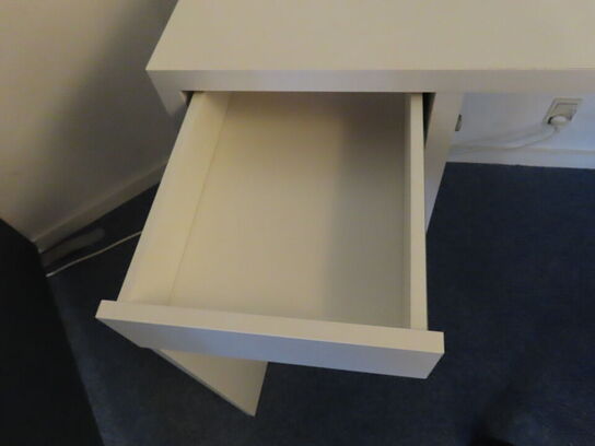 2 stk. Borde & 2 stk. Stole