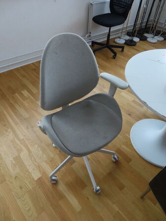 Diverse kurvemøbler, stole, bord, m.v.