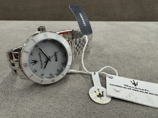Armbåndsur MASERATI SUCCESSO SOLAR 32 MM SOLAR WHI DIAL