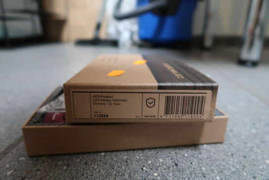 Cykelsko DMT Road Str: 43 samt kæde m.m.